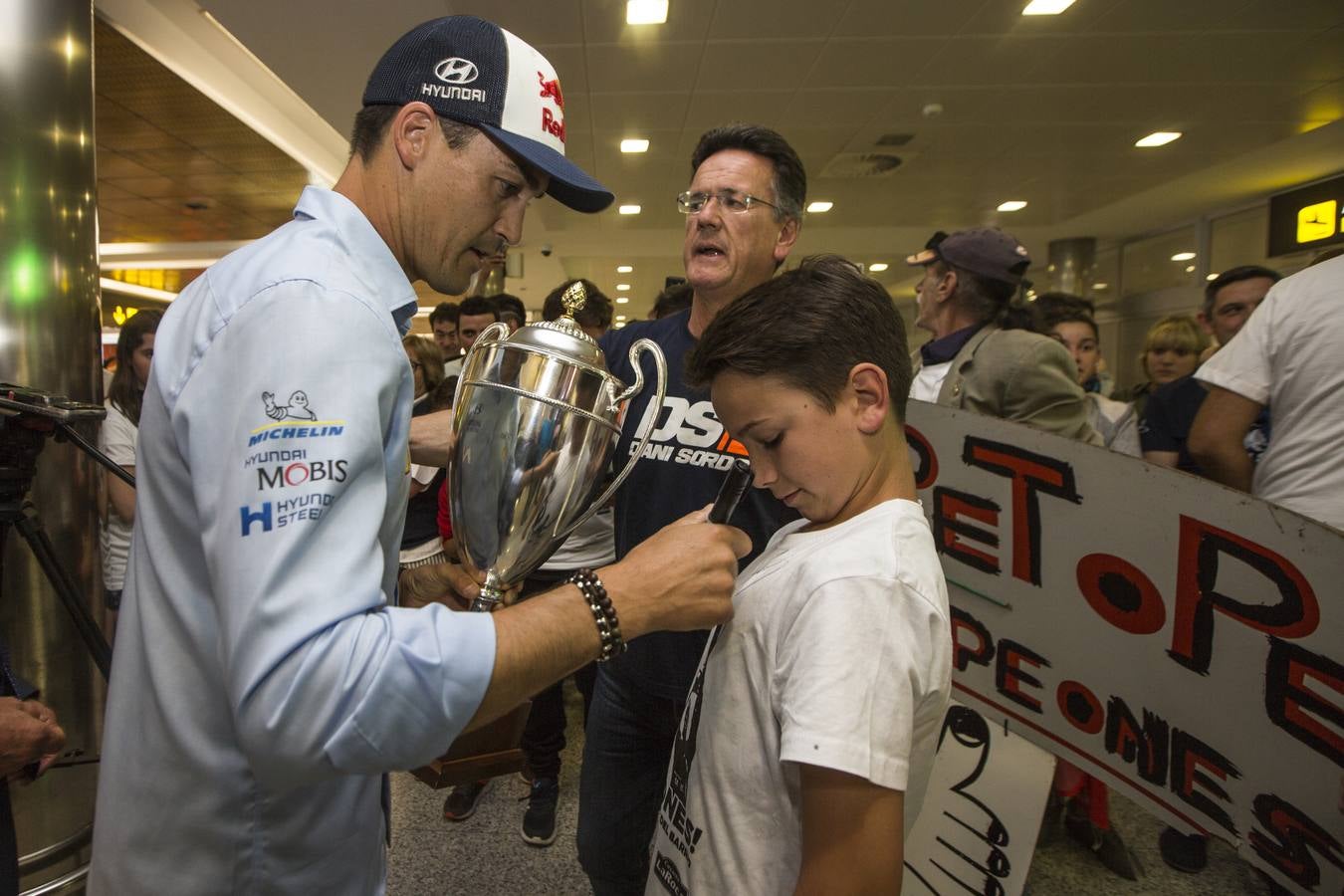 Fotos: Dani Sordo regresa a casa tras su éxito en el Rally de Cerceña