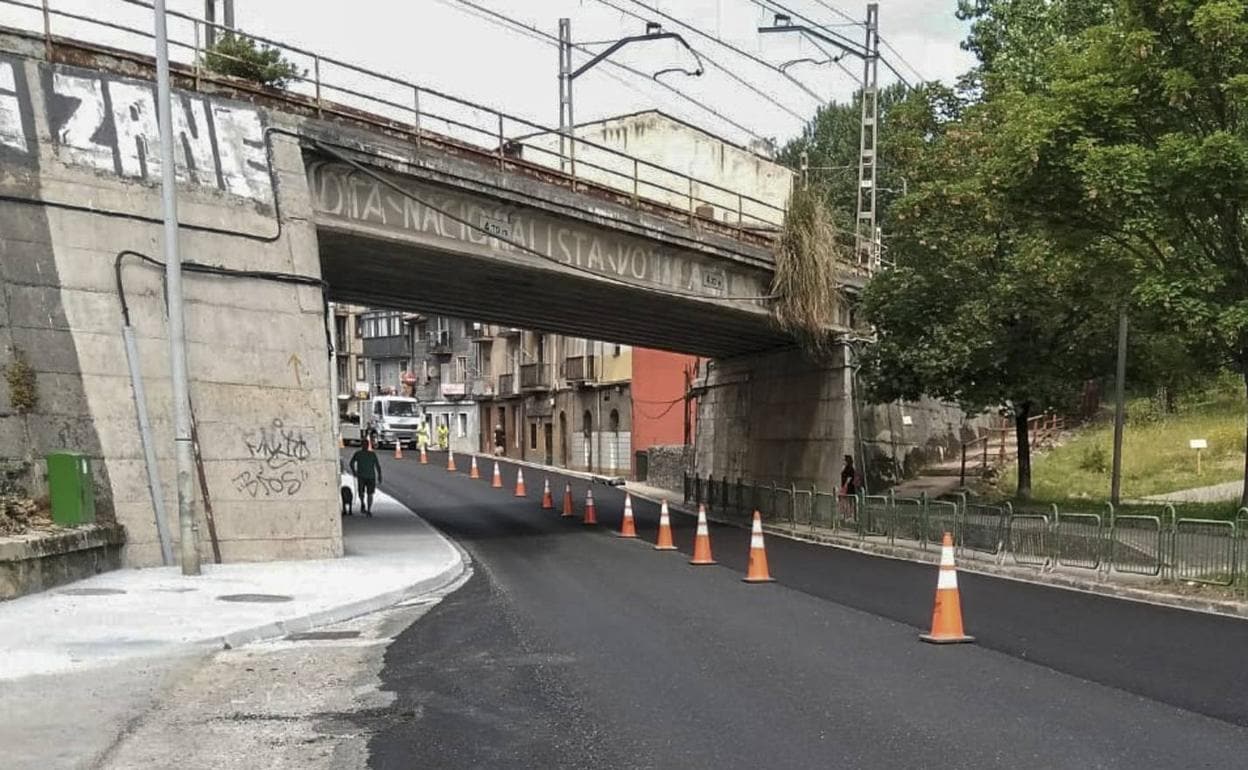 Imagen del nuevo asfaltado de la carretera N-611 entre Cajo y Campogiro. 