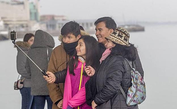 El turista español deja atrás la crisis y cada vez gasta más en Cantabria