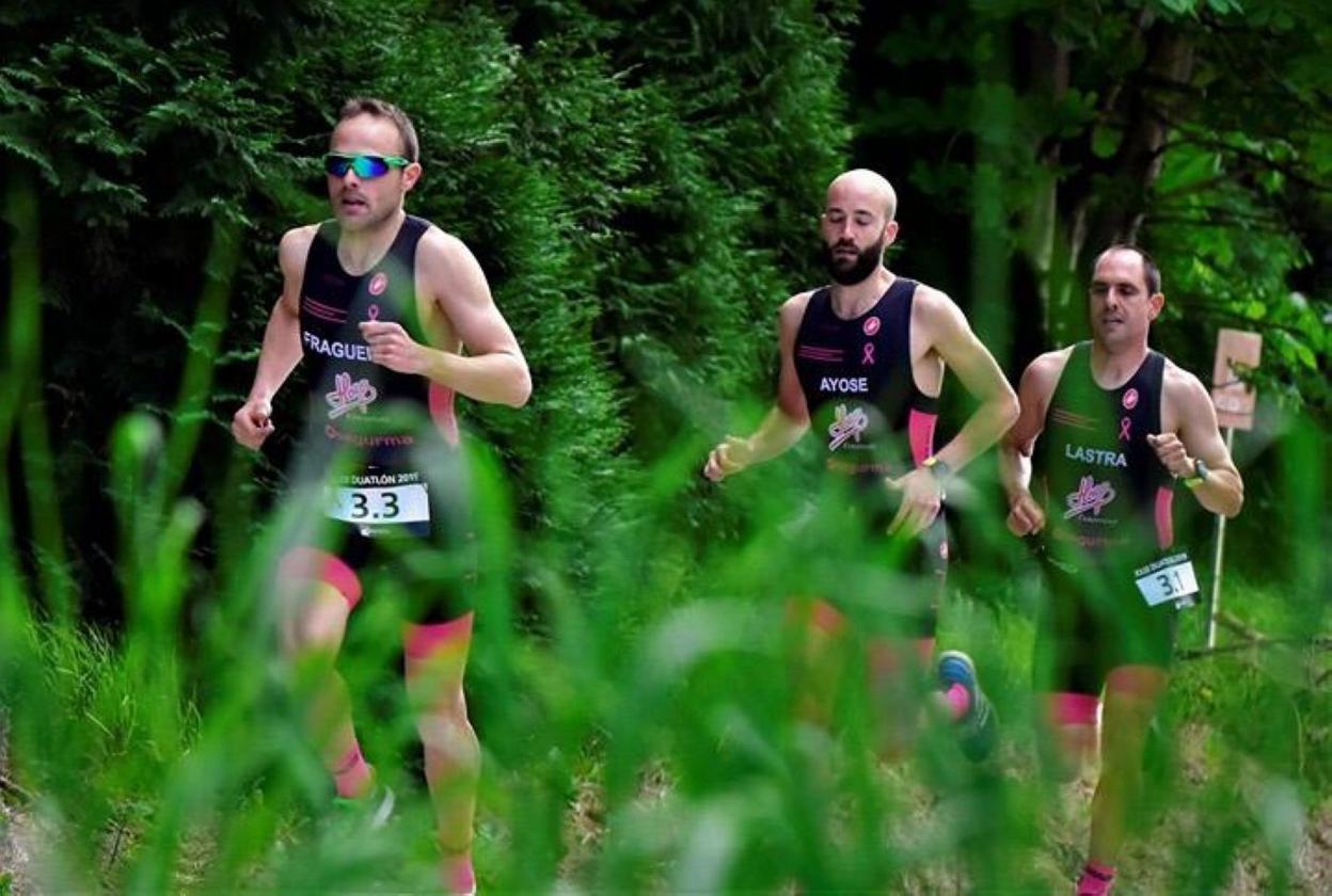 Fragueiro, Ayose y Lastra, miembros del Club Triatlón Laredo. :