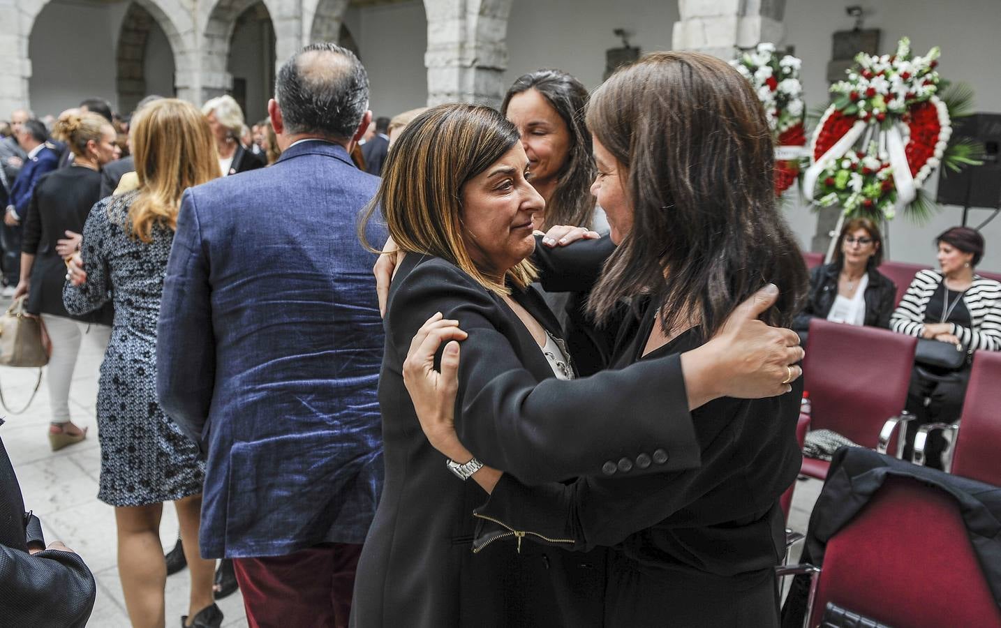 María José Sáenz de Buruaga trasmite sus condolencias por el fallecimiento de De la Sierra.