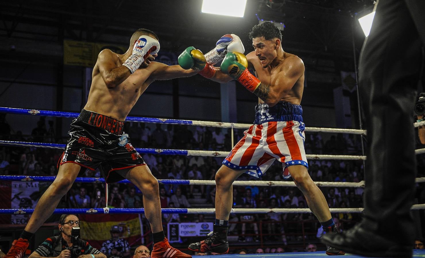 El Pabellón Vicente Trueba se llenó de público durante la velada de boxeo en la que seis combates precedieron al que enfrentó a Sergio García y Sergei Rabchanka