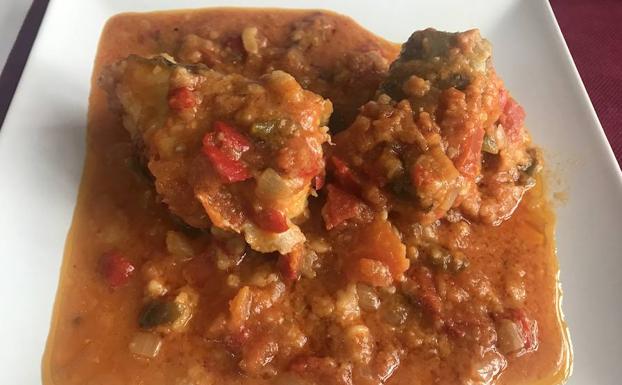 Bacalao con tomate casero. 