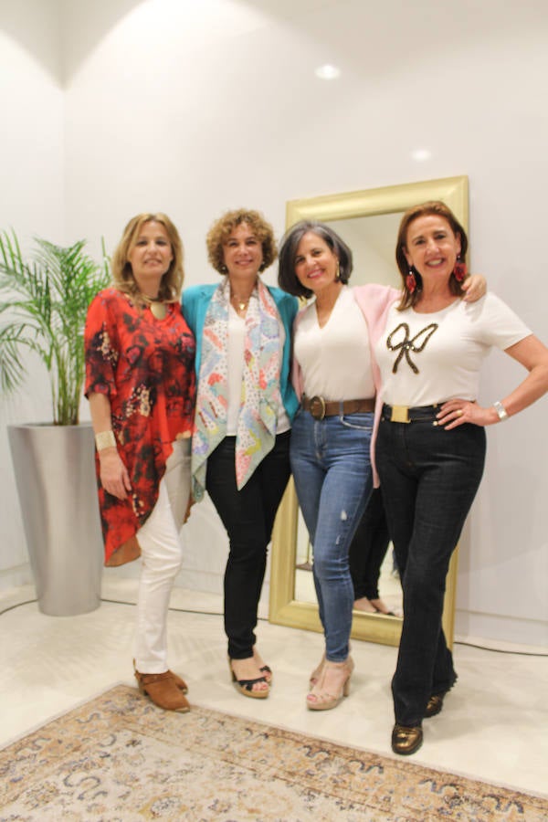 Esther Fernández, Inmaculada Torrijos, MariLuz Cruz y Raquel Cuadrillero. "Vive la vida y sé feliz".