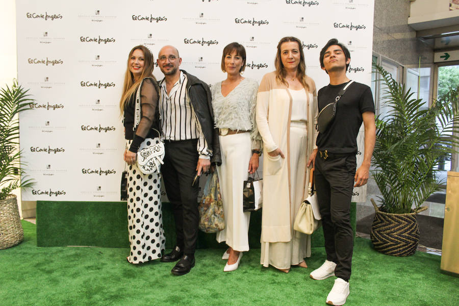 Momento 'photocall' con Laura González Quintana, Carlo Vega, Gema de Luelmo, Rosa Melgar y Darwin Álvarez.