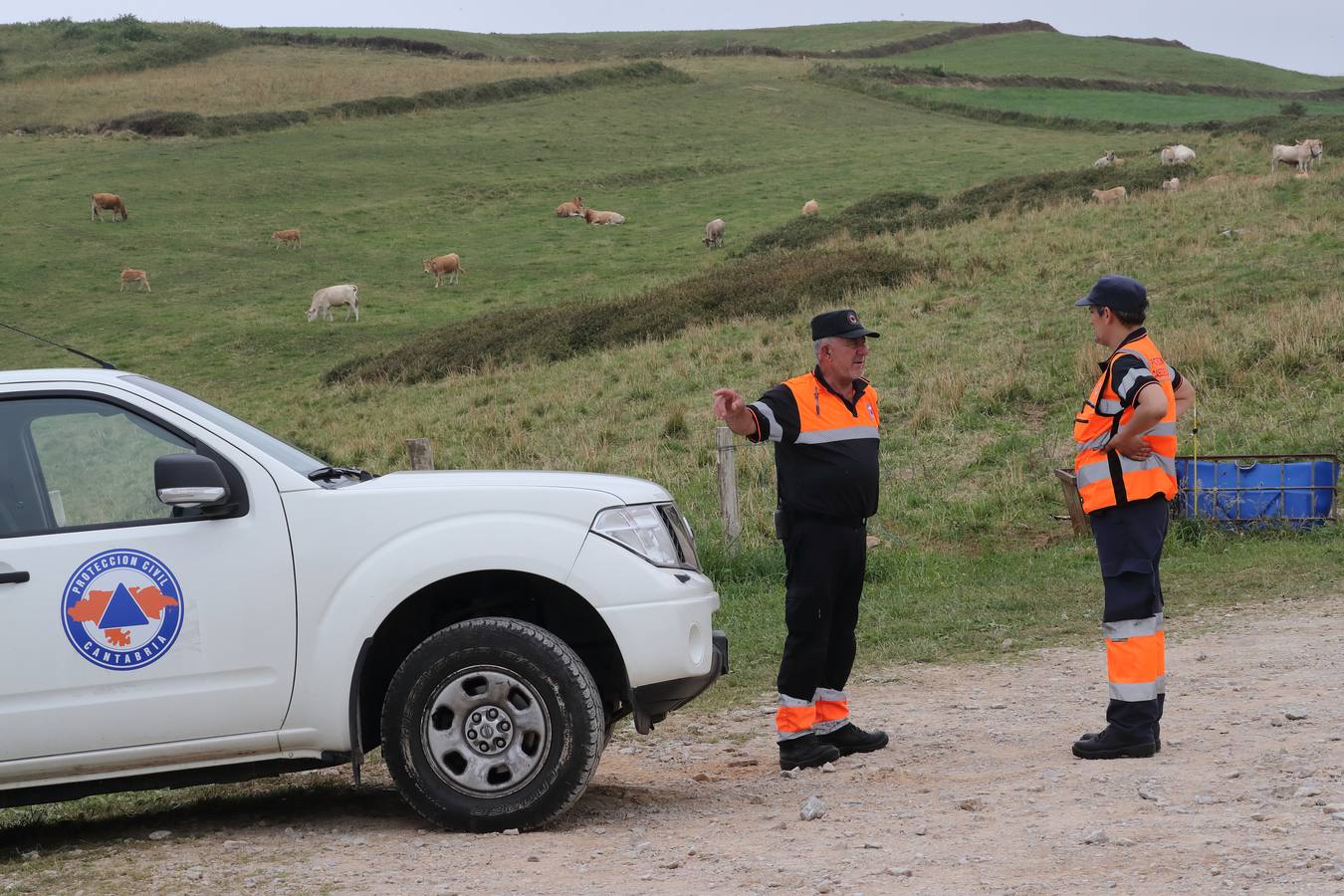 Dos agentes del Servicio de Emergencias del 112