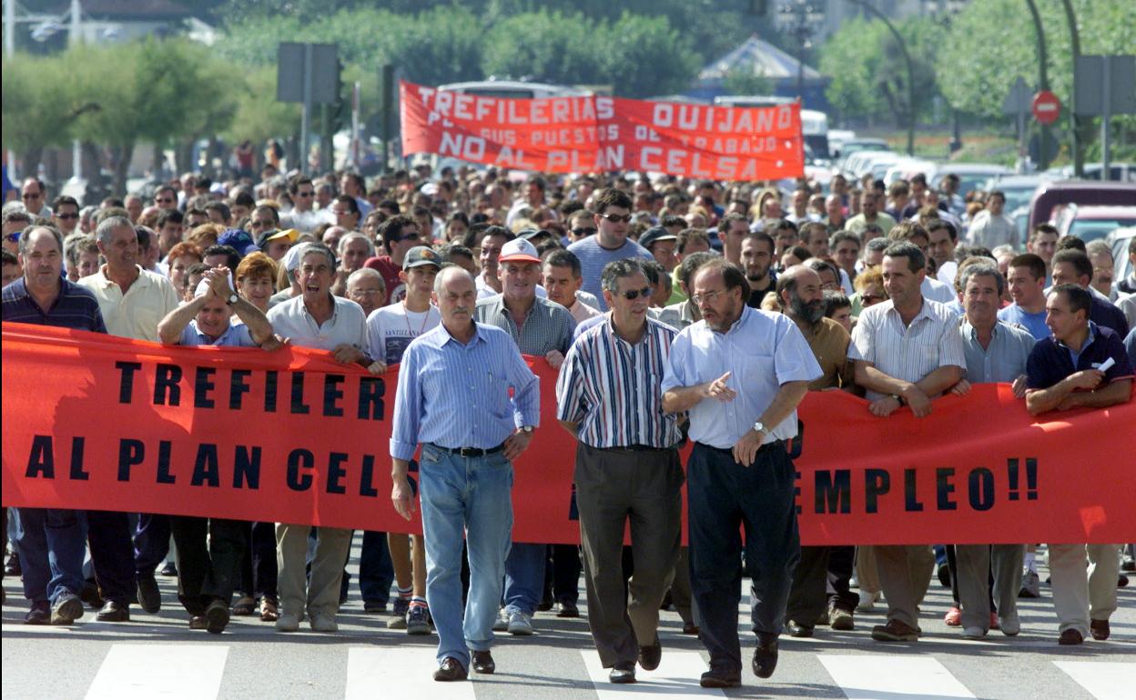 Manifestación de trabajadores de Trefilería Quijano por las calles de Santander.