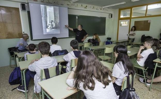 Alumnos de un instituto cántabro durante este curso.