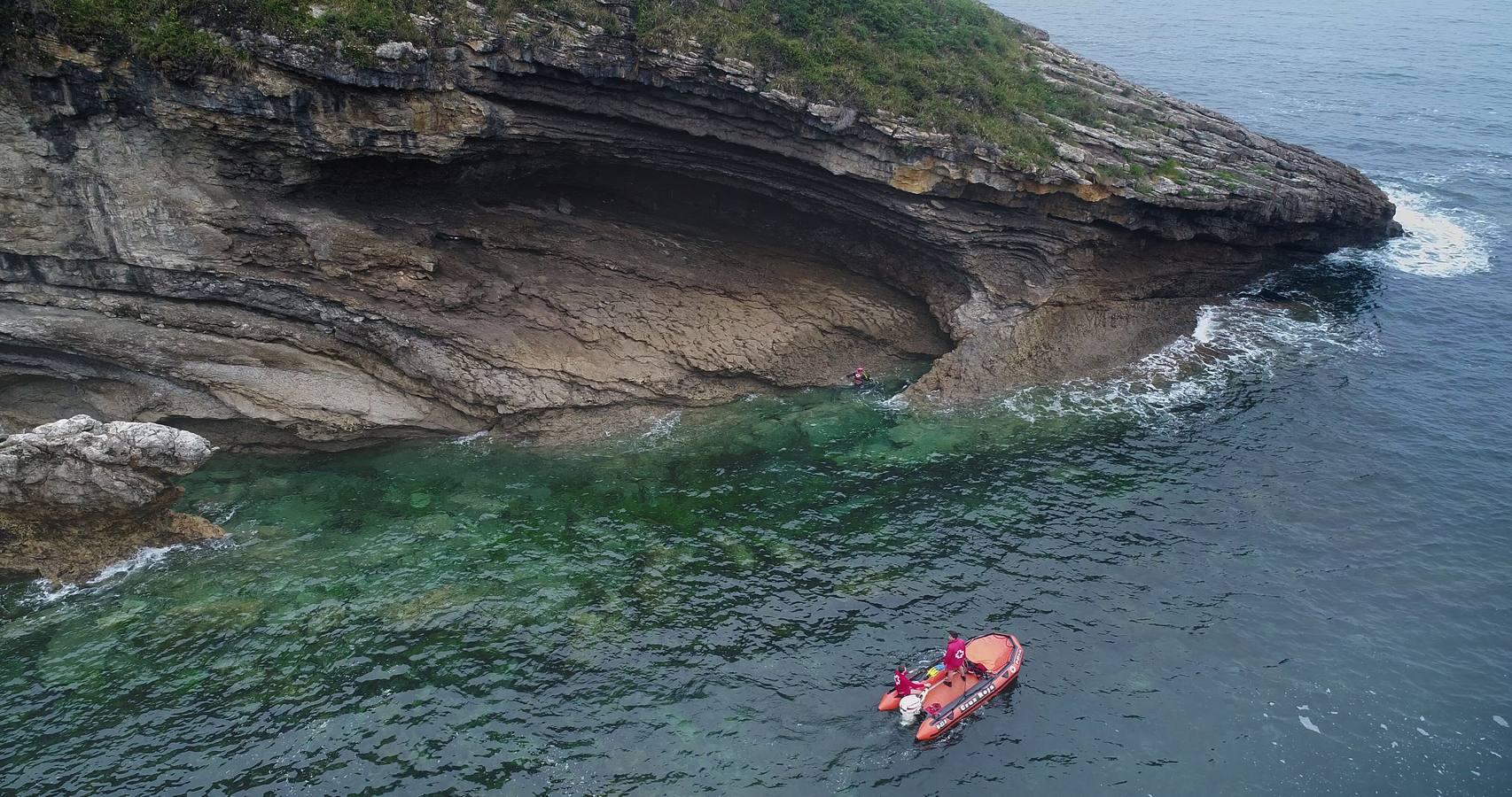 Los perros han vuelto a señalar el rastro del menor en los acantilados mientras se le busca también desde el mar y desde el aire