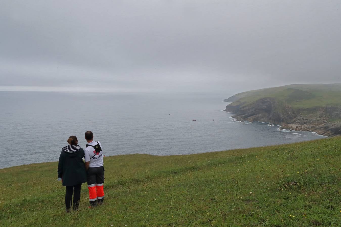 Los perros han vuelto a señalar el rastro del menor en los acantilados mientras se le busca también desde el mar y desde el aire