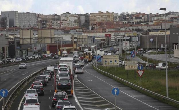 La entrada a Santander por la S-10 es una de las zonas con peor calidad del aire en toda Cantabria. 