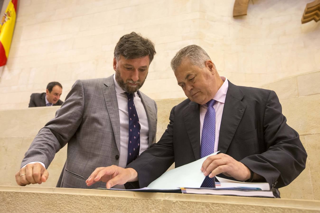 Cristobal Palacio (Vox) junto al presidente Joaquín Gómez