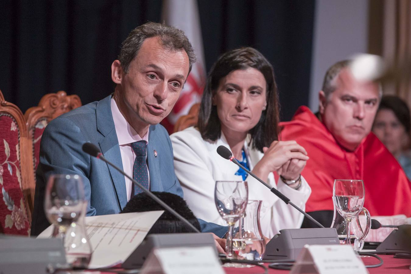 El acto, con la presencia del ministro de Ciencia, Pedro Duque, ha tenido lugar en el Paraninfo de La Magdalena