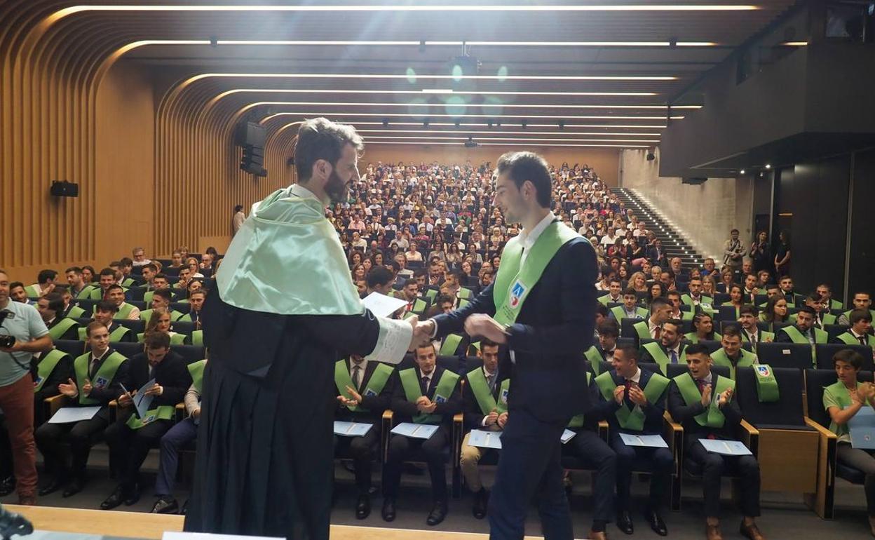 Graduación de la primera promoción de alumnos en 2018