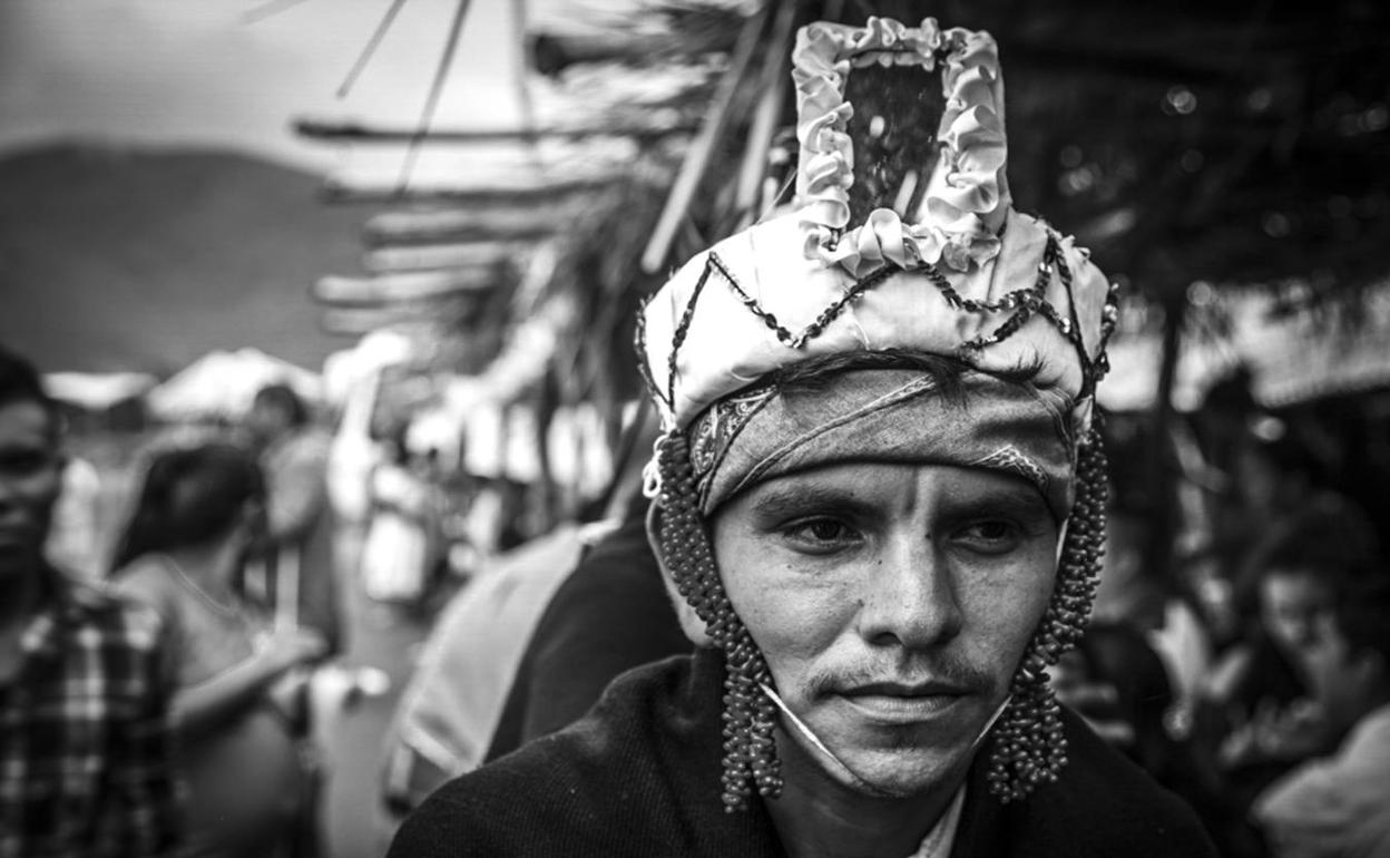 El fotógrafo Heriberto Paredes trae a Santander las imágenes de las resistencias en México en una peculiar expo-libro