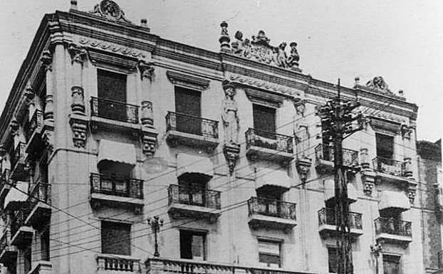 Imagen principal - La fachada del edificio, que fue demolido en 1966 para construir viviendas. | Imperio Argentina fue una de las cantantes y actrices más relevantes e internacionales. | Lola Flores actuó con Manolo Caracol, con quien tenía una «tormentosa relación».