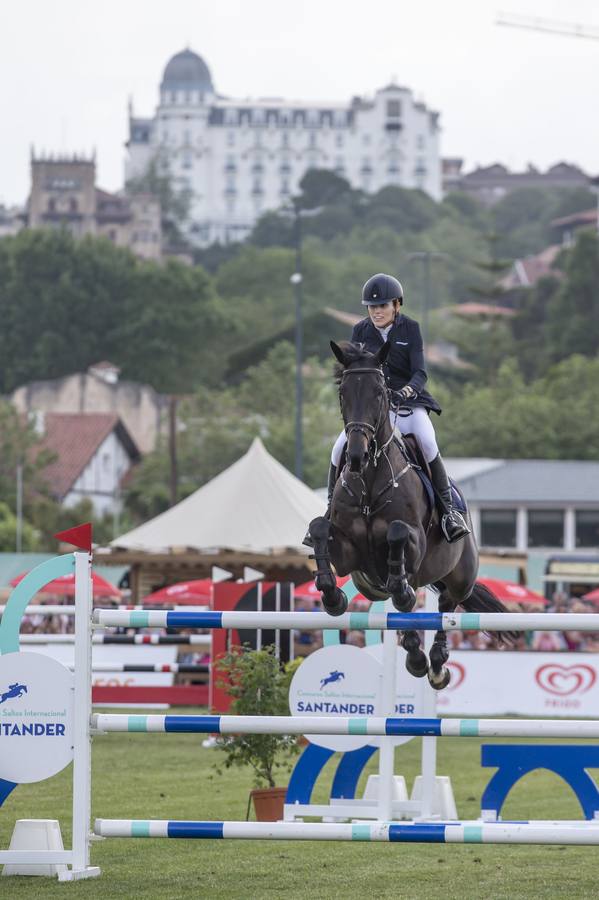 El jinete vitoriano González de Zárate ganó el Trofeo CaixaBank y la joven amazona cántabra Gabriela Pérez se hizo con el segundo puesto del Frigo, en una jornada que atrajo a multitud de personas a La Magdalena