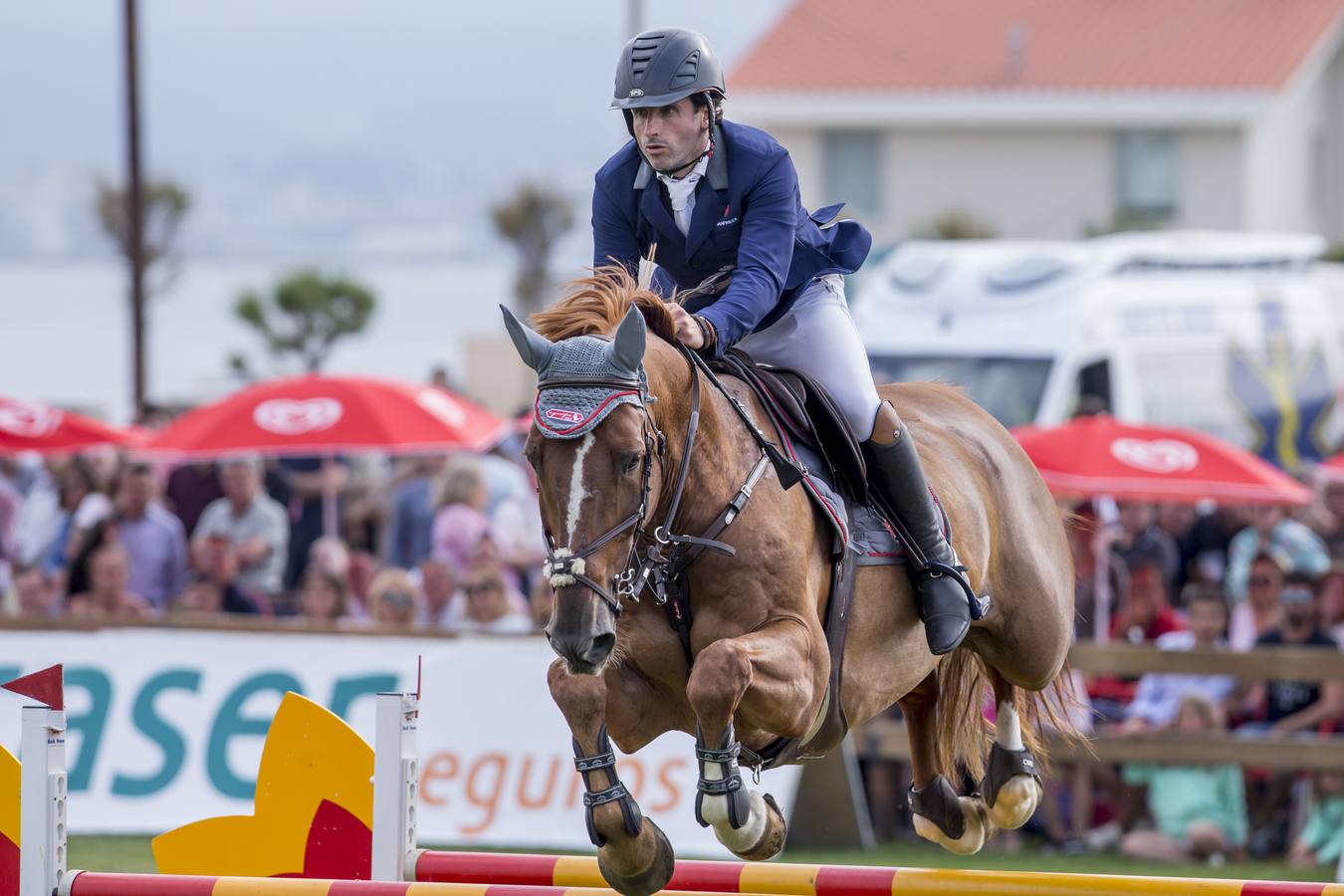 El jinete vitoriano González de Zárate ganó el Trofeo CaixaBank y la joven amazona cántabra Gabriela Pérez se hizo con el segundo puesto del Frigo, en una jornada que atrajo a multitud de personas a La Magdalena