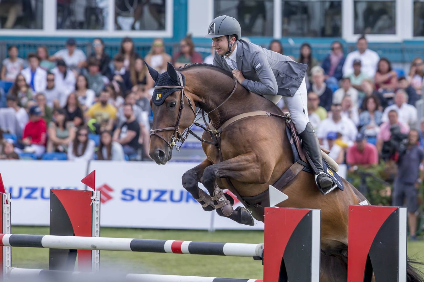 El jinete vitoriano González de Zárate ganó el Trofeo CaixaBank y la joven amazona cántabra Gabriela Pérez se hizo con el segundo puesto del Frigo, en una jornada que atrajo a multitud de personas a La Magdalena