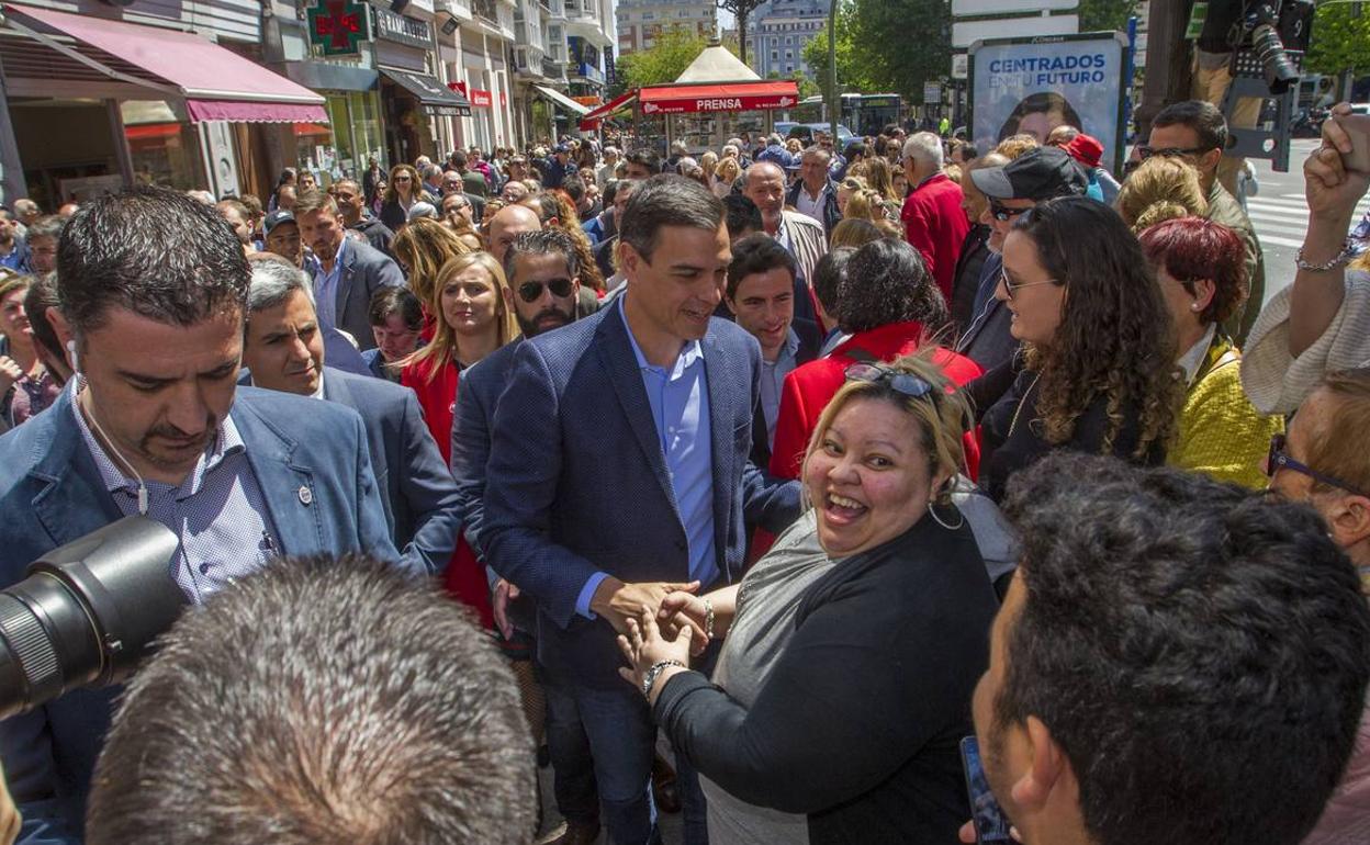 Pedro Sánchez, en una de sus últimas visitas a Cantabria antes de las últimas elecciones.