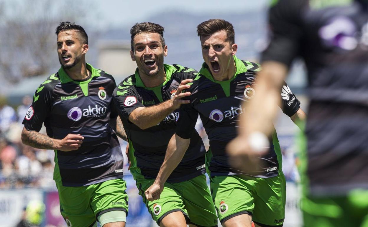 El Racing debutará ante el Málaga, en casa, en su regreso a Segunda División