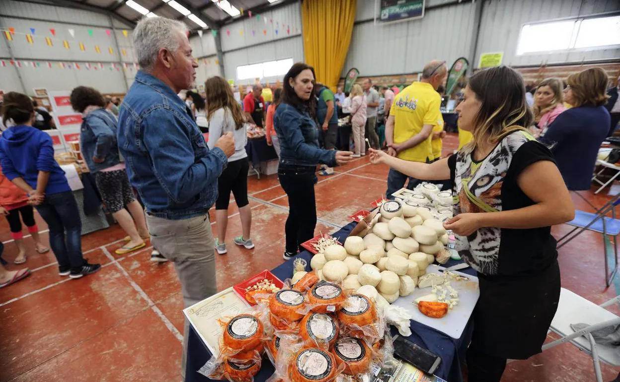 Cóbreces acoge los Encuentros de Cultura Popular y una feria con 65 artesanos