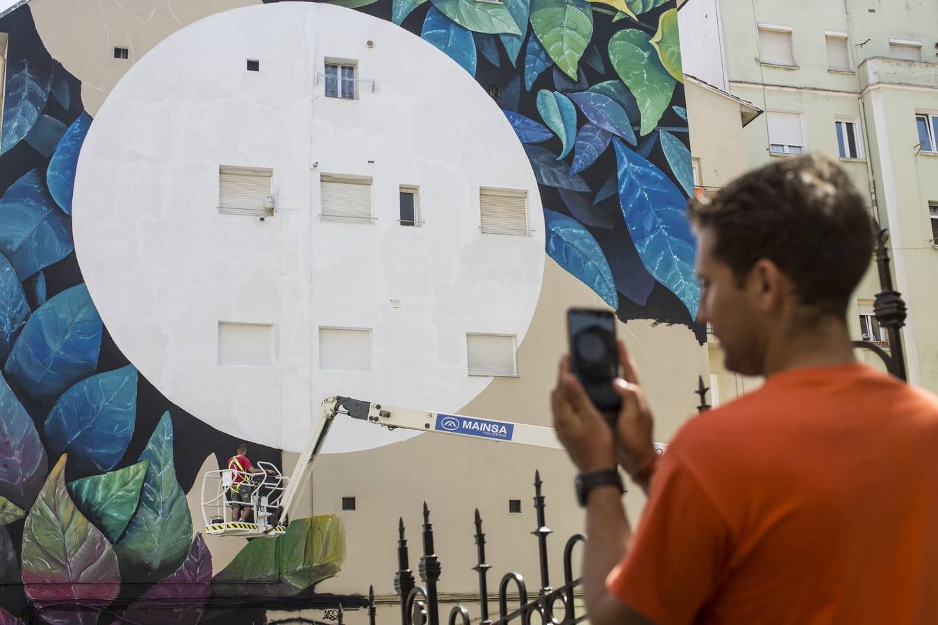 Fotos: El arte urbano empieza a desvelar su nuevo Santander