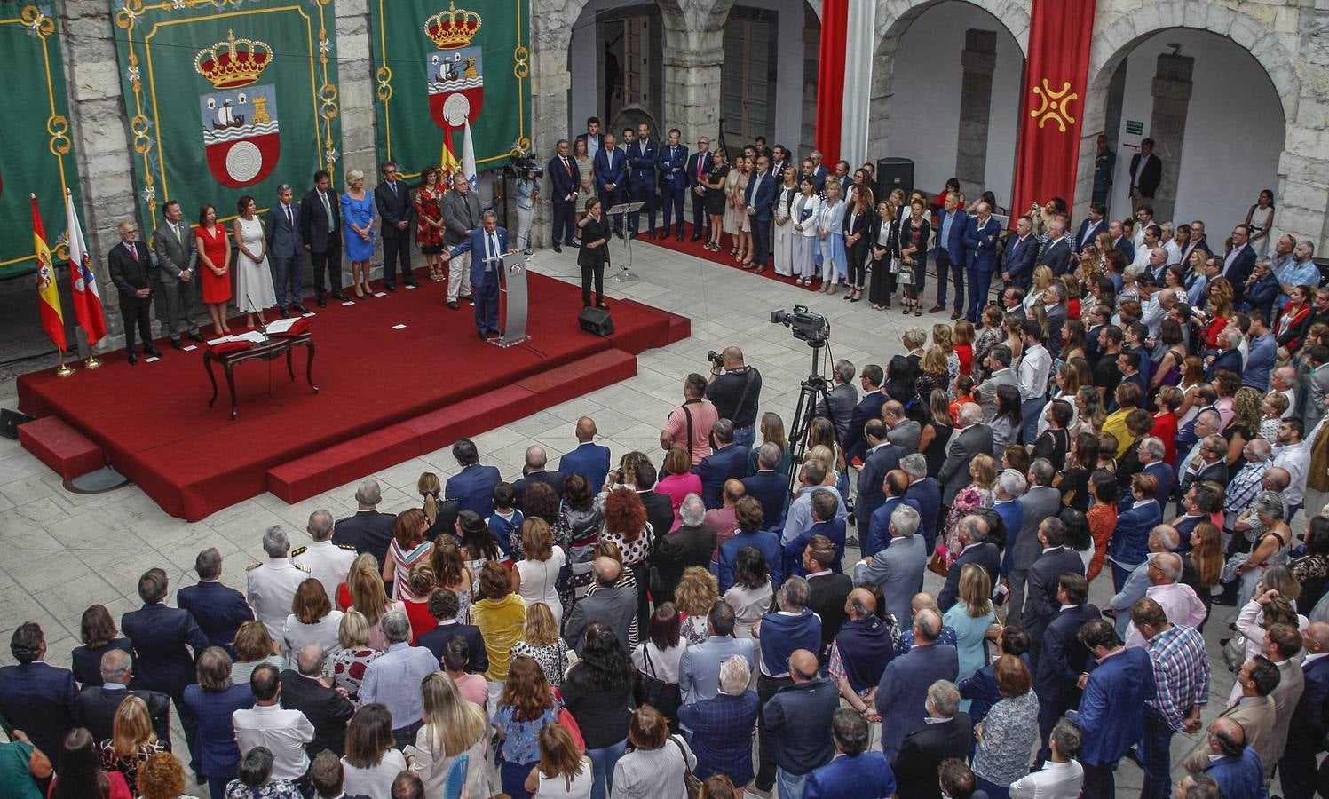 Una imagen general del Patio del Parlamento durante la intervención de Revilla