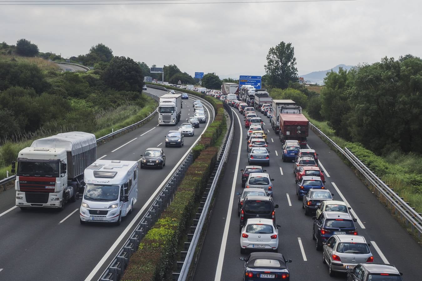 Fotos: Hundimiento de la calzada (A-67, a la altura de Barreda)