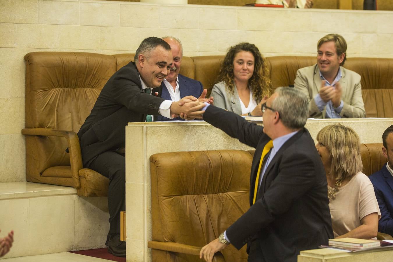 Fotos: Pleno para elegir el senador autonómico de Cantabria. Los consejeros se estrenan en su bancada