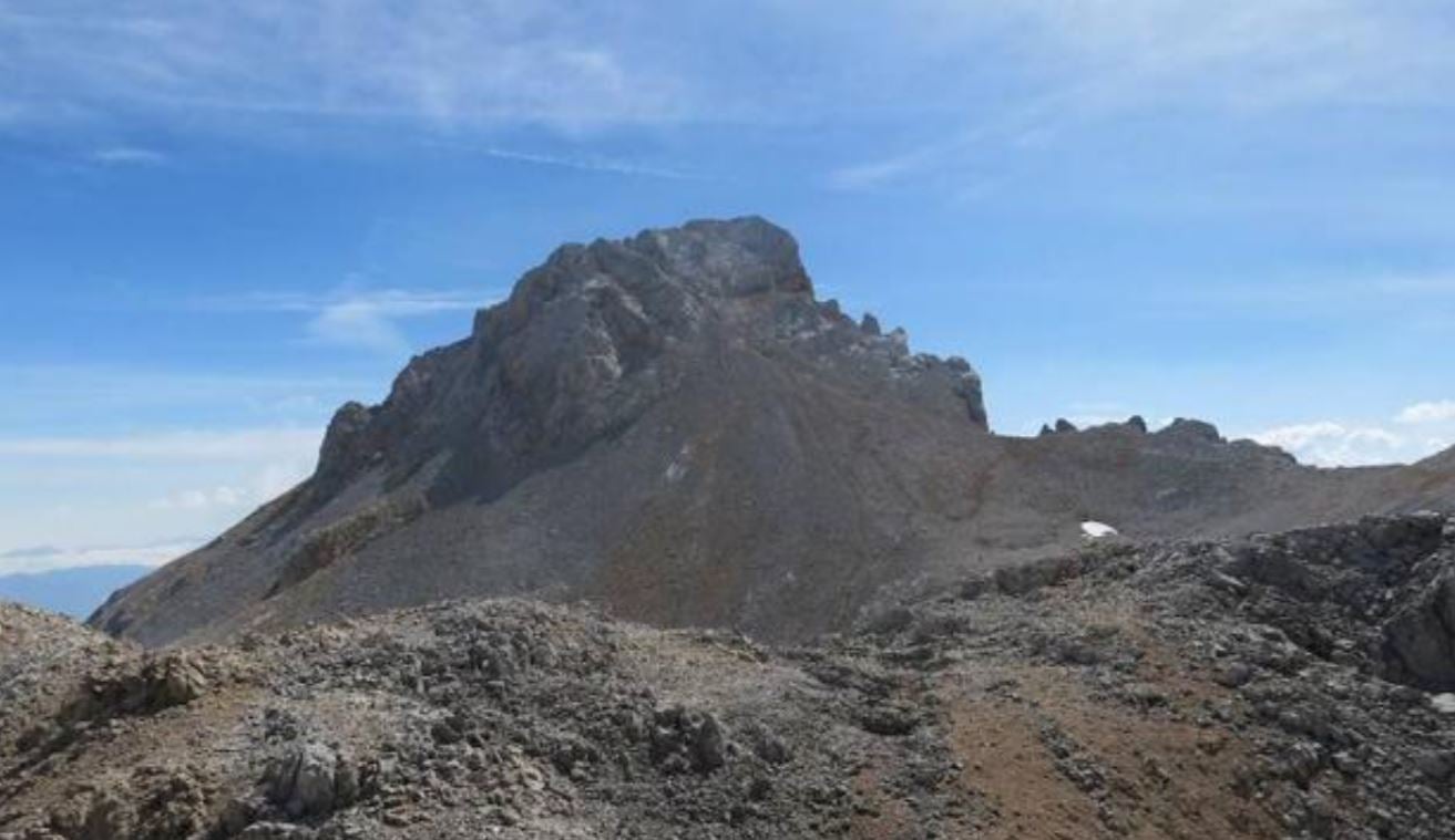 Vista de Peña Vieja desde la Collada la Canalona.