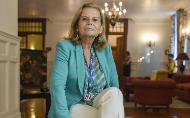 La escritora Carme Riera propone «ver el mundo con ojos maternales»