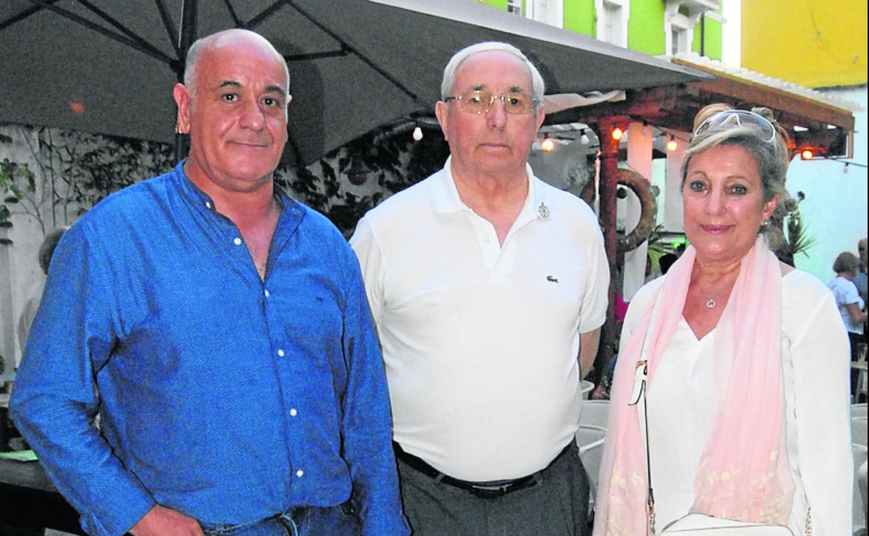 Pedro Linares, José Luis G. Bicarregui y María Teresa Arriola.