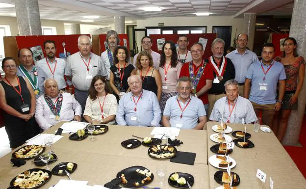 Foto de familia de los miembros del jurado y organizadores de Afca.