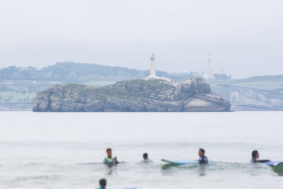 El surf está de moda con visitas de varios rostros populares.