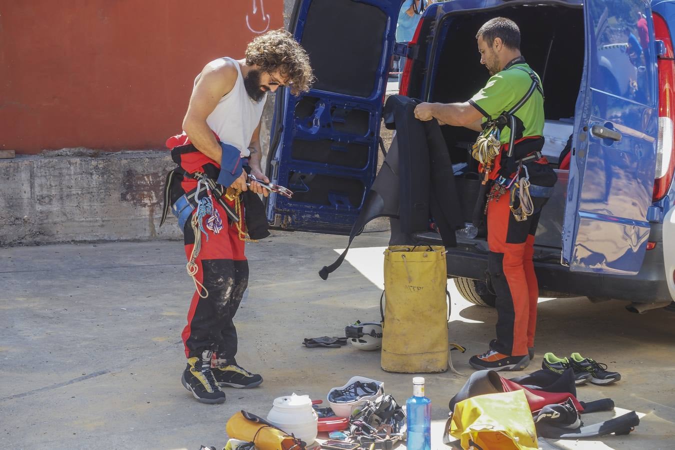 Las tres mujeres, exhaustas, fueron localizadas a doce horas de camino de la entrada cuando regresaban de manera penosa.