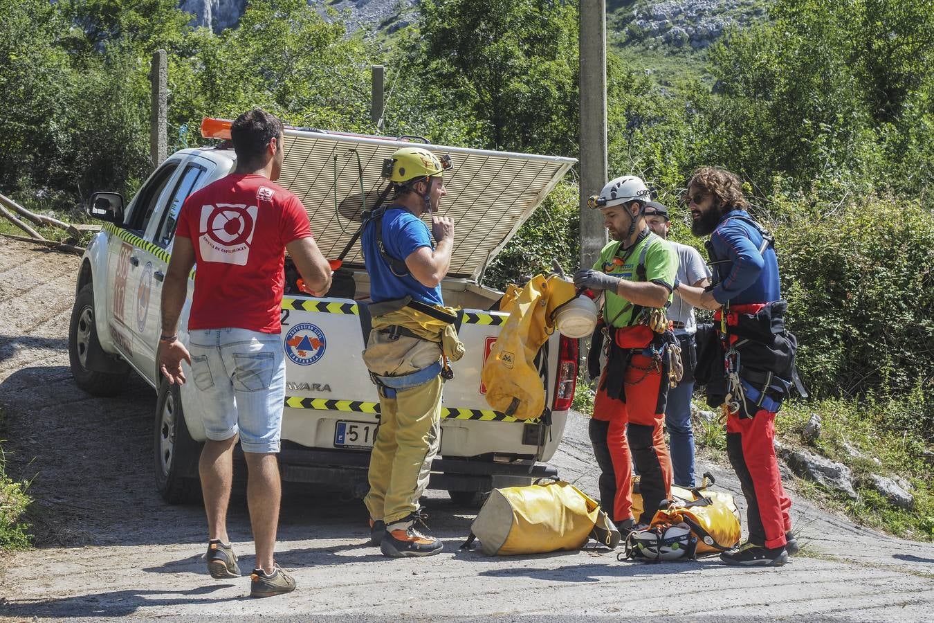 Las tres mujeres, exhaustas, fueron localizadas a doce horas de camino de la entrada cuando regresaban de manera penosa.