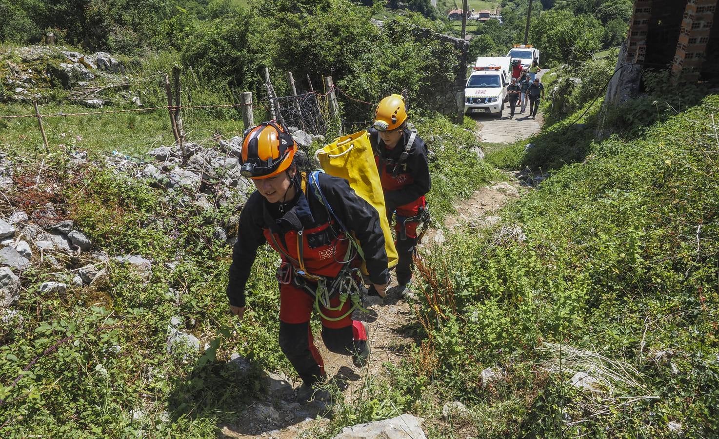 Las tres mujeres, exhaustas, fueron localizadas a doce horas de camino de la entrada cuando regresaban de manera penosa.