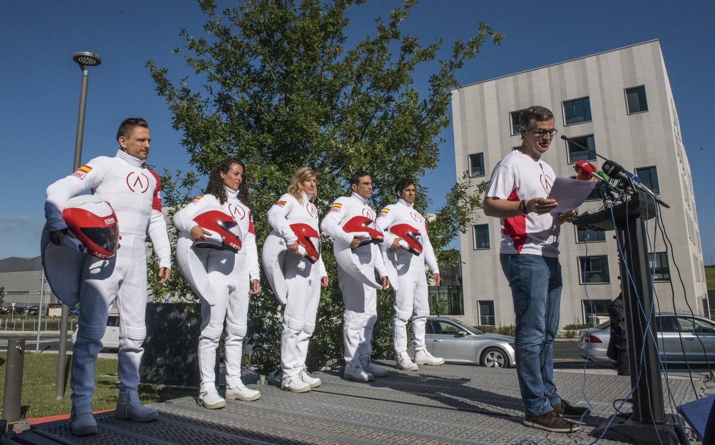 Comienza la primera misión en Astroland, la agencia española que realiza una experiencia espacial analógica desde una cueva de Cantabria | Cinco profesionales de diferentes nacionalidades forman parte de esta aventura y hasta el viernes vivirán en la cavidad