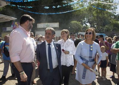 Imagen secundaria 1 - Revilla de Camargo venera a la Virgen del Carmen