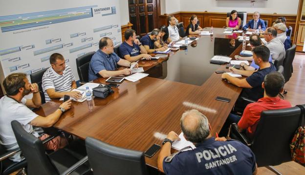 Mesa Sectorial de Policía, presidida por Gema Igual, a la que acudieron los sindicatos UGT, CC OO, SIEP y CSIF. 