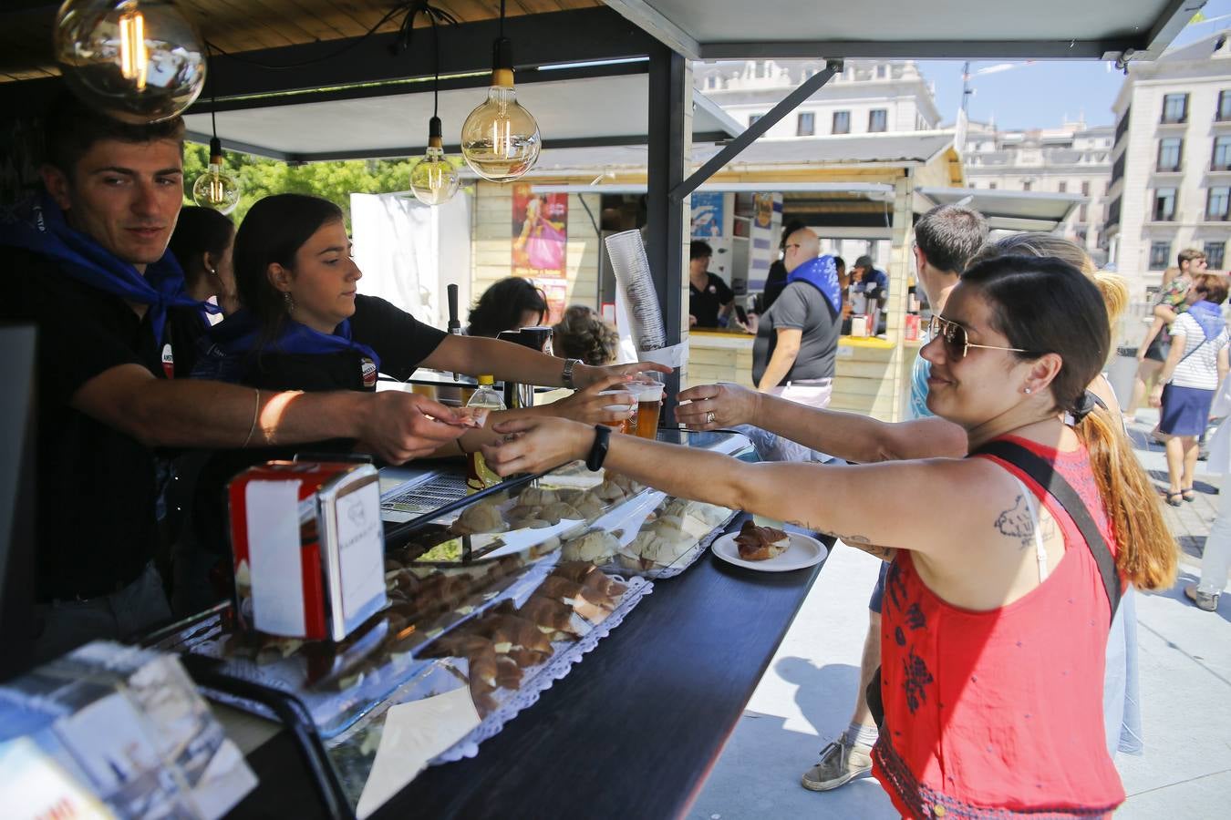 La alcaldesa de Santander, Gema Igual, inaugura las casetas de las fiestas de la capital cántabra.