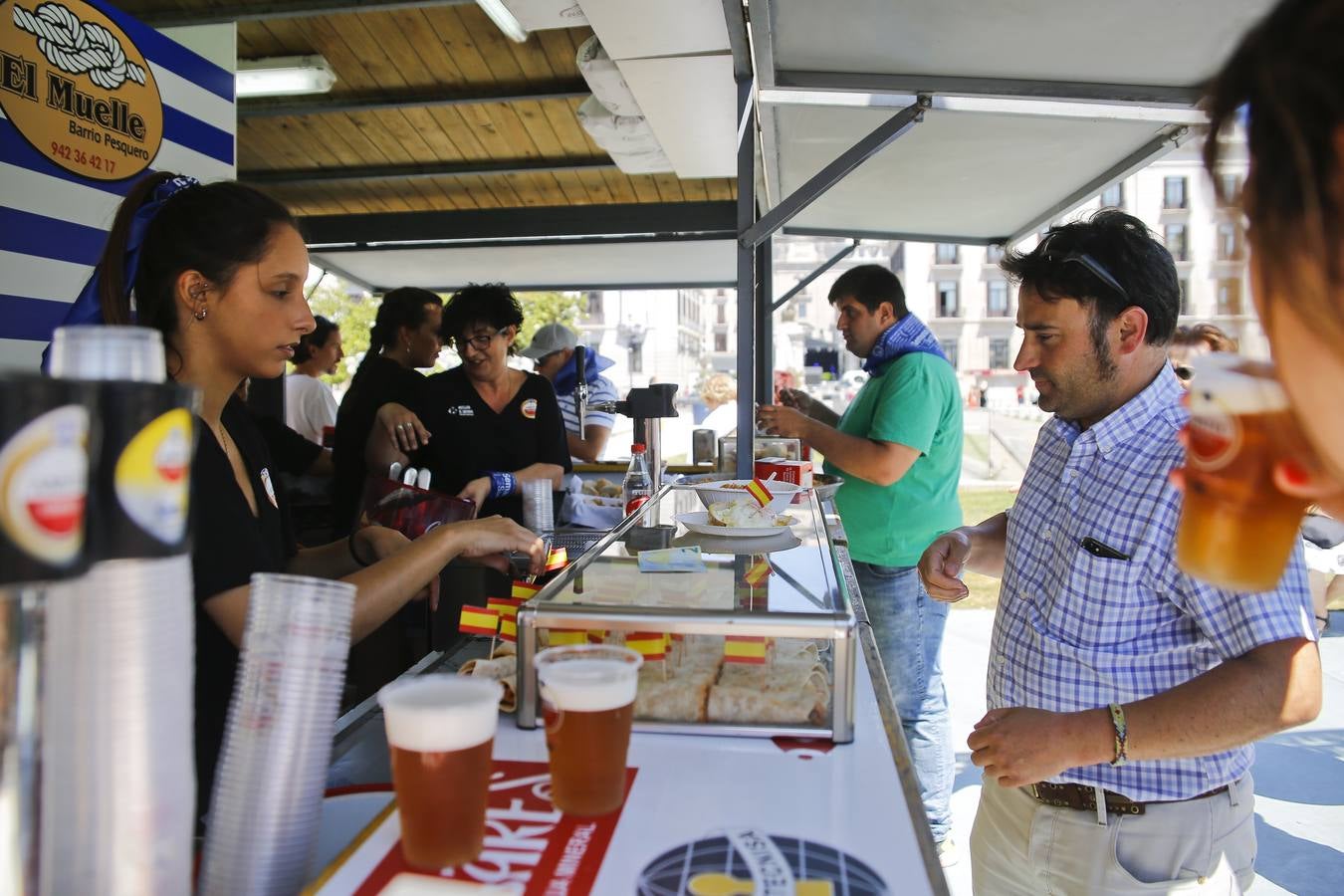 La alcaldesa de Santander, Gema Igual, inaugura las casetas de las fiestas de la capital cántabra.