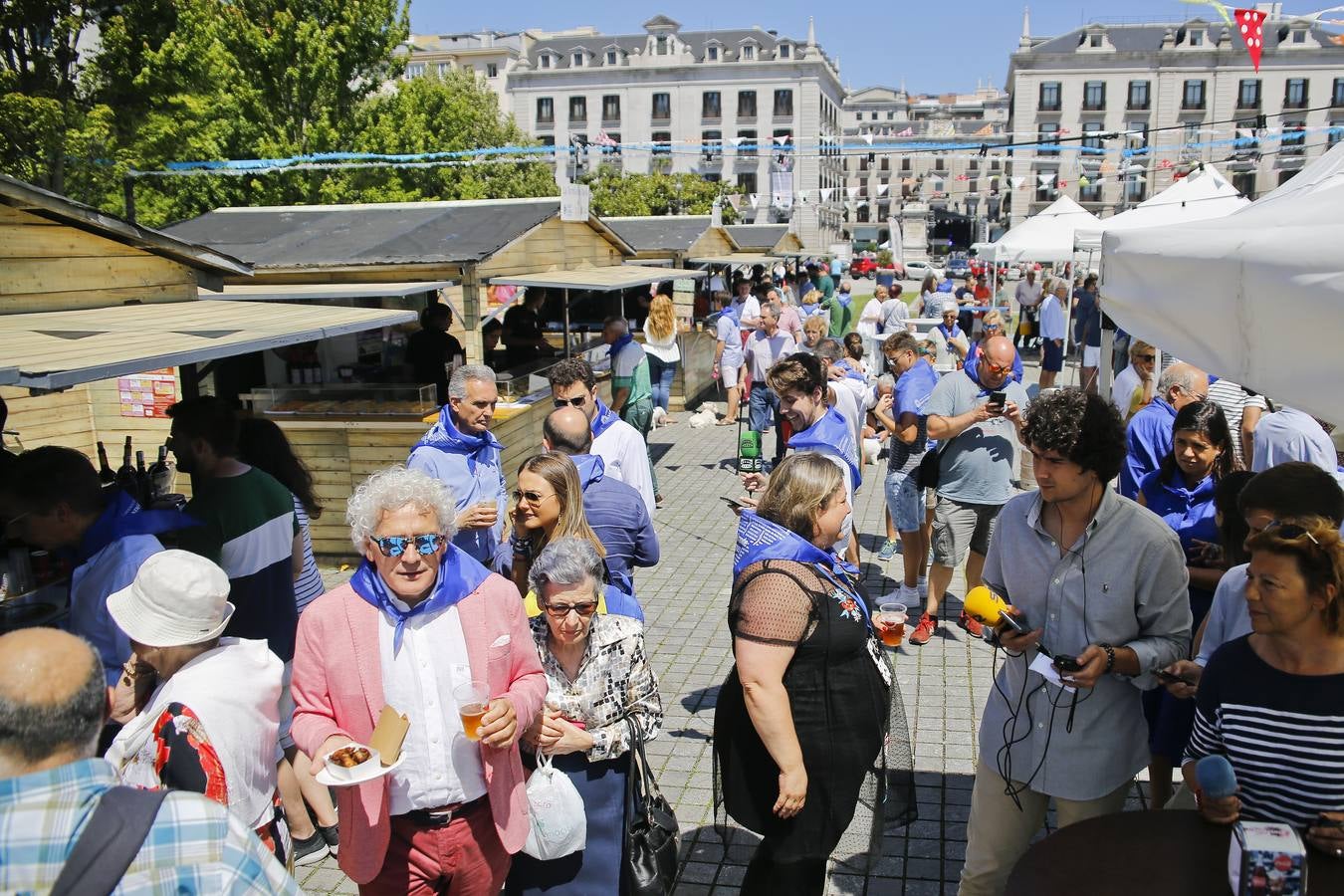 La alcaldesa de Santander, Gema Igual, inaugura las casetas de las fiestas de la capital cántabra.