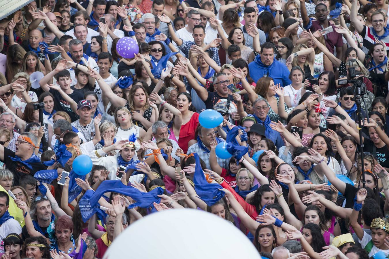 Fotos: Las calles de Santander se llenan de gente en el arranque de las fiestas