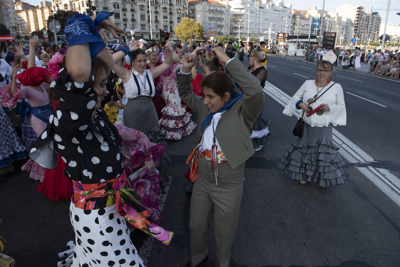 Fotos: Las calles de Santander se llenan de gente en el arranque de las fiestas