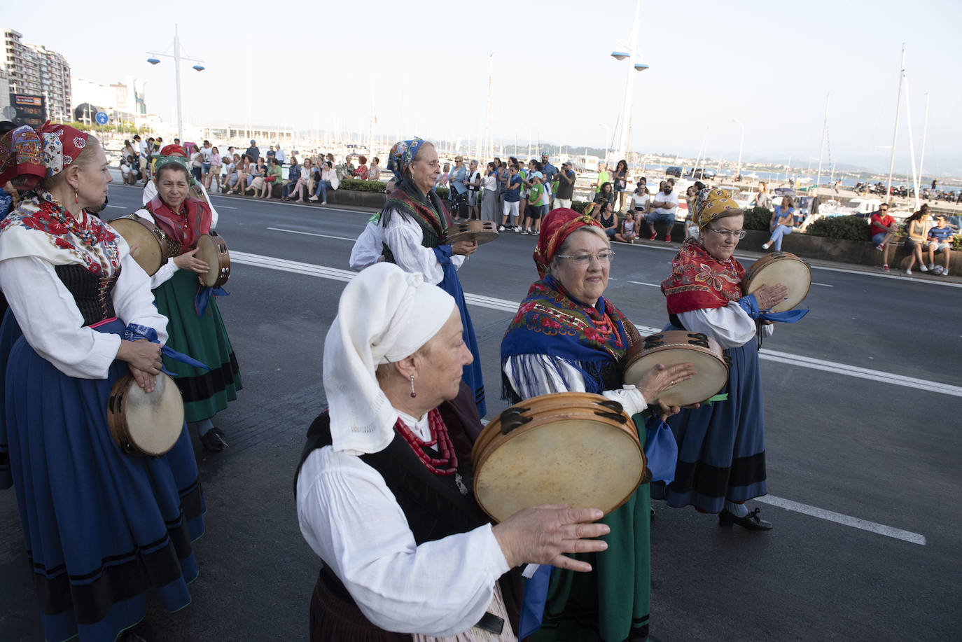 Fotos: Las calles de Santander se llenan de gente en el arranque de las fiestas