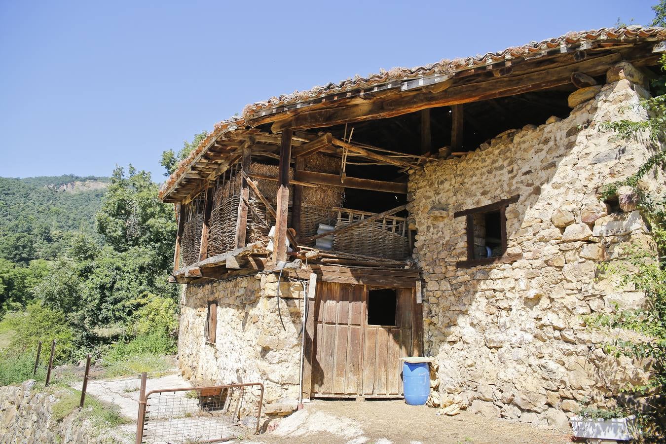 Casa antigua aún en uso.