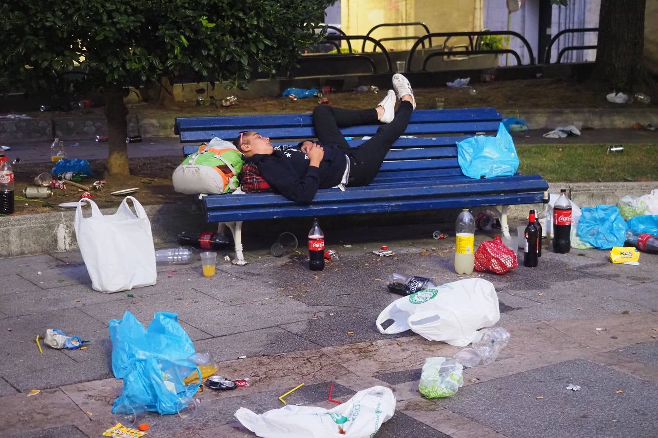 Fotos: Fiesta de día, basura de noche