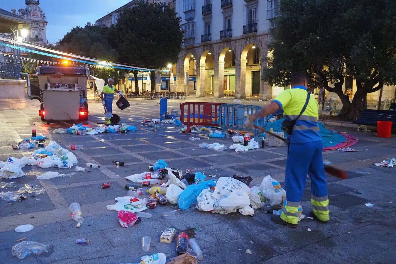 Fotos: Fiesta de día, basura de noche